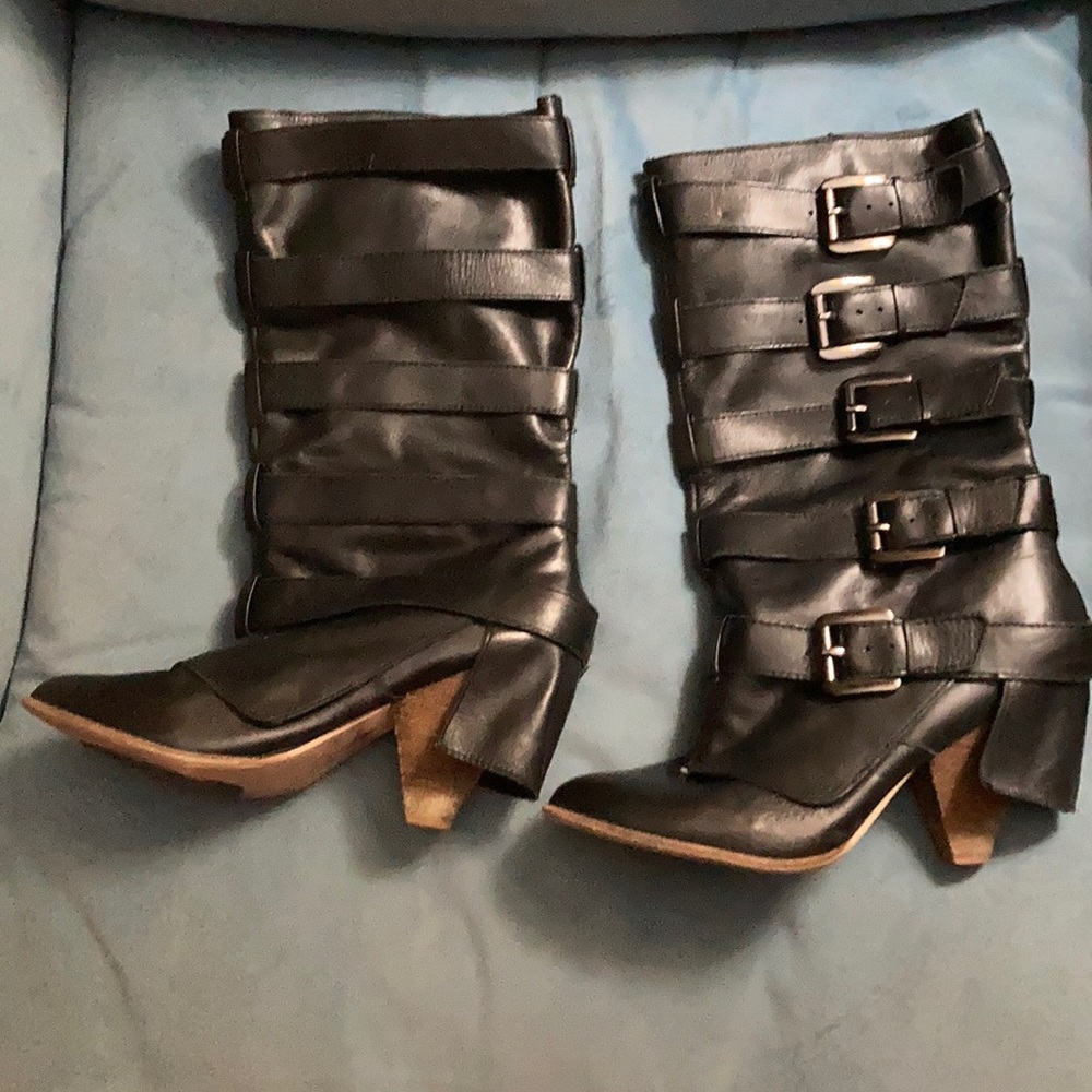 Women’s Bakers black leather heeled boots size 8.5